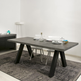 Moderne eettafel met betonlook